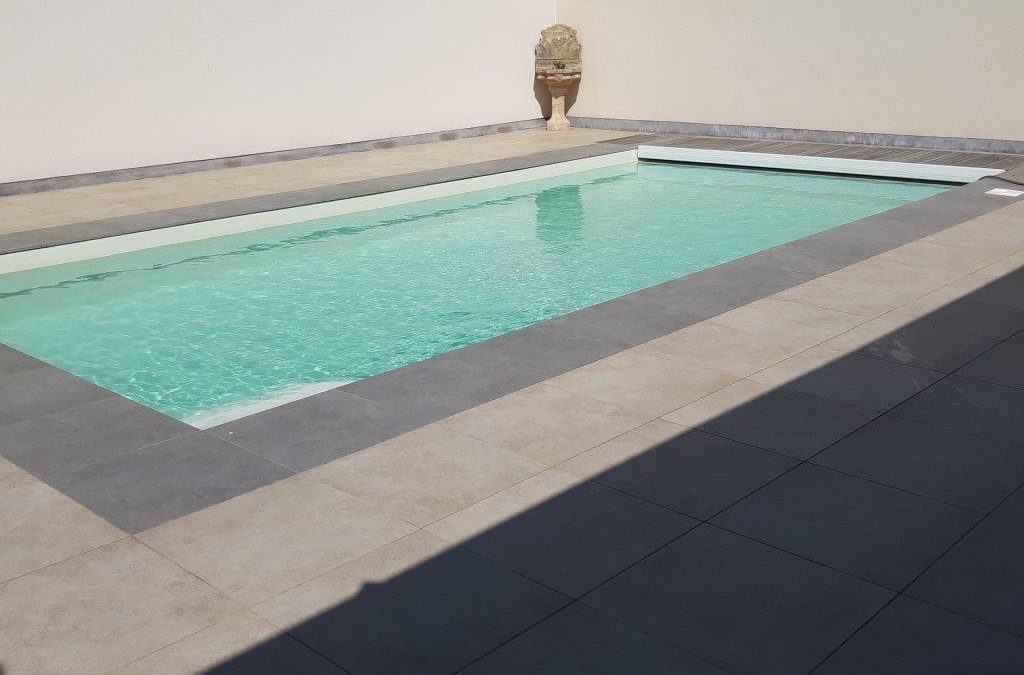 Piscine avec de la dalle
