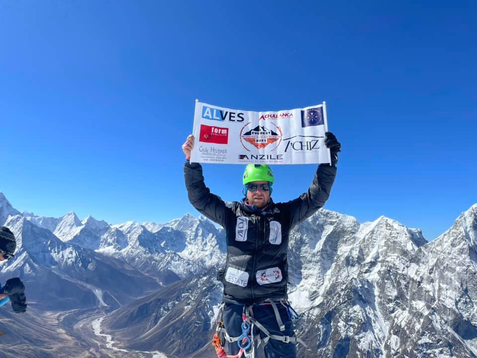 Jonathan Kubler - John Horn - sponsoring Anzile Carrelage - Everest summit - sommet lhotse - 2021 - couvreur montigny les metz - client anzile carrelage marly anzile logo