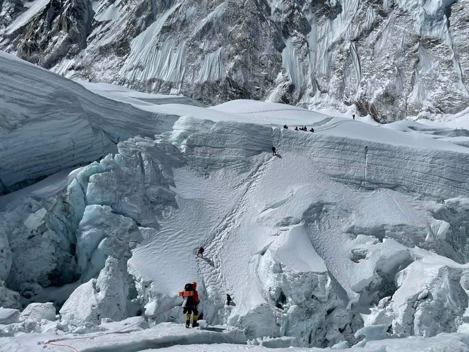 Jonathan Kubler - John Horn - sponsoring Anzile Carrelage - Everest summit - sommet lhotse - 2021 - couvreur montigny les metz - client anzile carrelage marly ice fall loin