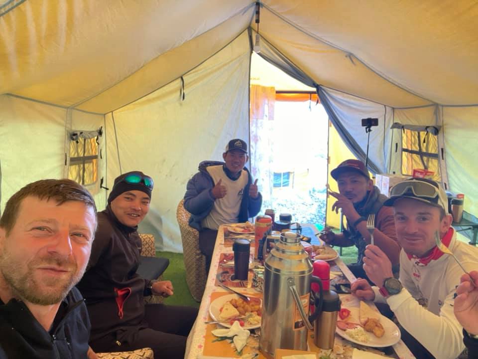 Jonathan Kubler - John Horn - sponsoring Anzile Carrelage - Everest summit - sommet lhotse - 2021 - couvreur montigny les metz - client anzile carrelage marly équipe