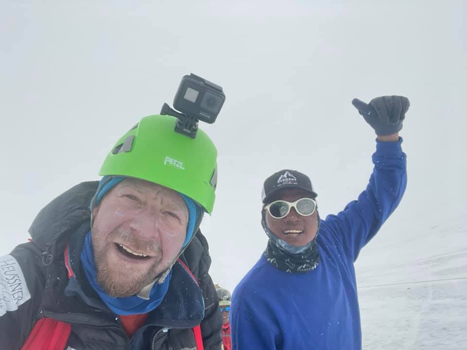 Jonathan Kubler - John Horn - sponsoring Anzile Carrelage - Everest summit - sommet lhotse - 2021 - couvreur montigny les metz - client - cp2 à 3 avec dhan sherpa