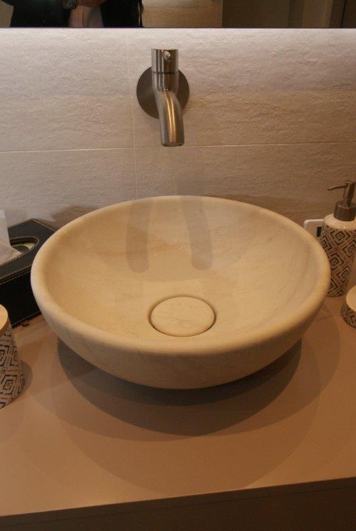 anzile salle de bains clé en main - wc - meuble double vasque - miroir - carrelage - déco - mansarde - design - industriel - sous toit